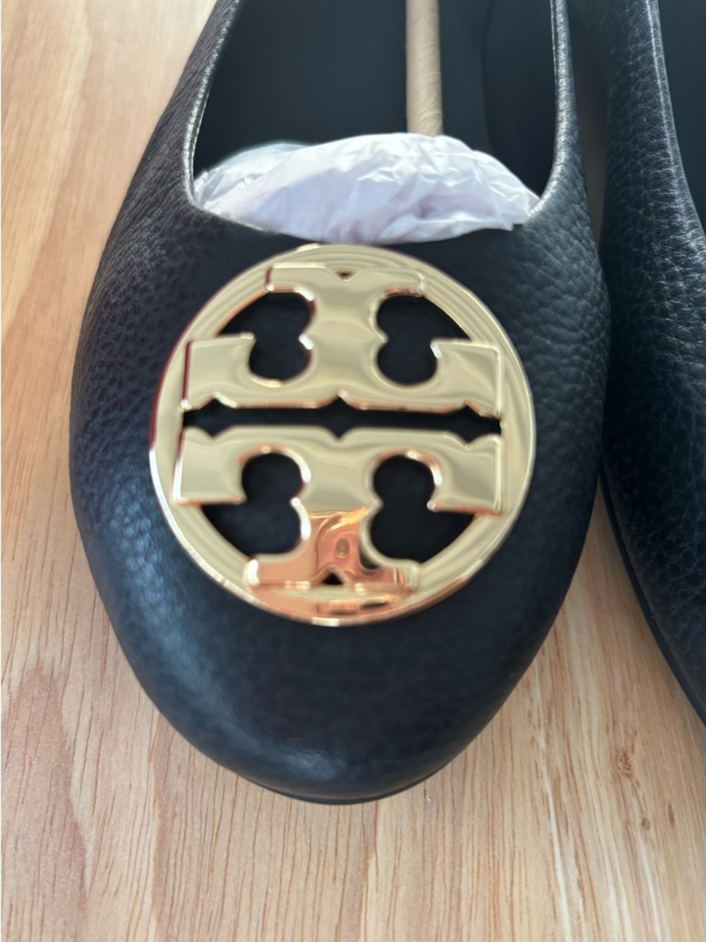 *.New* Tory Burch Black Chelsea Ballet Flat Leather Flats w/ Gold Emblem size 9 - Picture 3 of 9